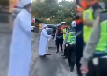 Habib Umar Assegaf Cekcok Dengan Petugas PSBB di Surabaya