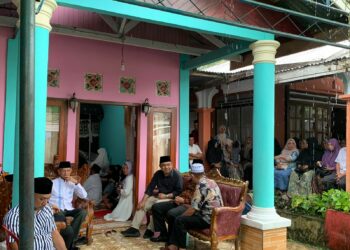 Ketua DPRD Kotamobagu Hadiri Pemakaman Mantan Ketua TP-PKK Kelurahan Upai