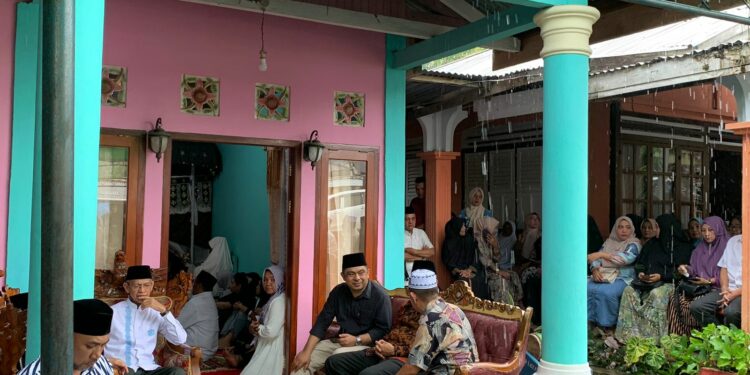 Ketua DPRD Kotamobagu Hadiri Pemakaman Mantan Ketua TP-PKK Kelurahan Upai