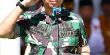 Tampil Gagah Dengan Seragam TNI AD, Bupati Sachrul Pimpin Upacara TMMD ke-120