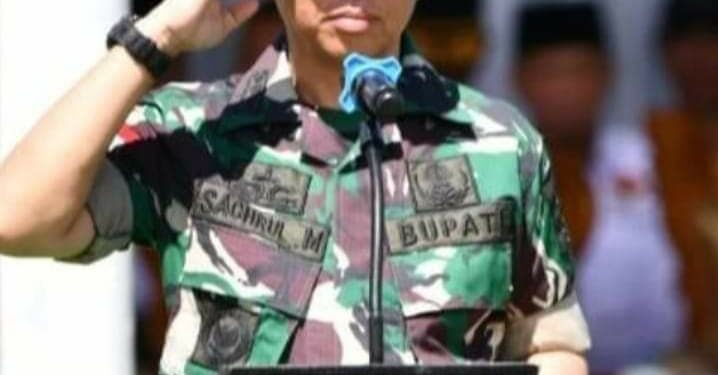 Tampil Gagah Dengan Seragam TNI AD, Bupati Sachrul Pimpin Upacara TMMD ke-120