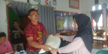Pemdes Tobongon Salurkan Bantuan Pangan Tahap 1