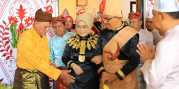 Mantan Pj Walikota Asripan Nani dan Keluarga Hadiri Acara Adat Poponagan