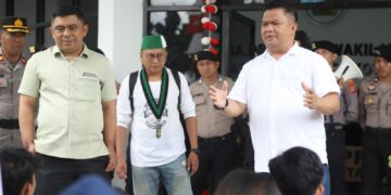 Meiddy – Syarif Temui Langsung Peserta Demo Aliansi Mahasiswa BMR