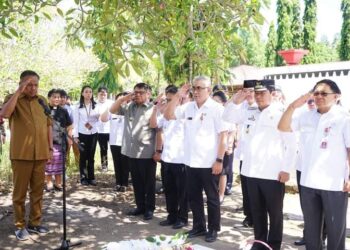 Pj Walikota Kotamobagu Dampingi Gubernur Sulut Ziarah ke TMP Kairagi Manado