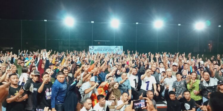 MENYALAH..Ribuan Simpatisan Meiddy – Syarif Ramaikan Final MESRA Cup 2024 di Lapangan Futsal Sipatuo Jr