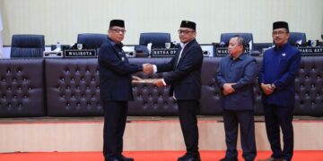 Pj. Walikota Kotamobagu Hadiri Paripurna Persetujuan Ranperda APBD 2025