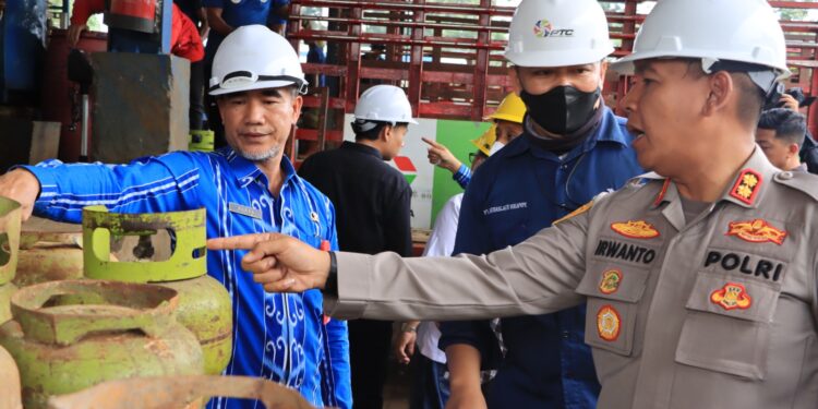Kunjungi SPBE, Kapolres dan Walikota Kotamobagu Cek Stok LPG 3 Kg