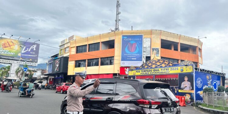 Jelang Lebaran 2025, Sat Lantas Polres Kotamobagu Urai Titik Jalan Macet