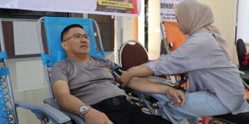 Wakapolres KOMPOL Romel Pontoh Ikut Aksi Donor Darah