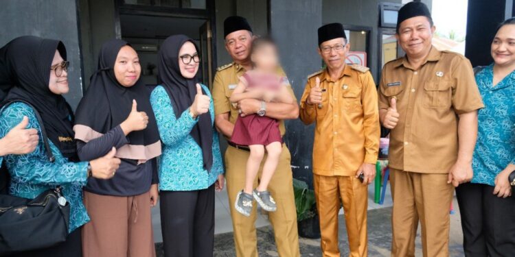 Didampingi Langsung Bupati Boltim, Ketua TP-PKK Rosita Pobela Pantau Penanganan Stunting di Buyat Barat