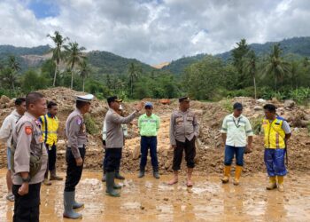 Gerak Cepat, AKBP Irwanto Tinjau Lokasi Bencana Banjir di Kecamatan Lolayan