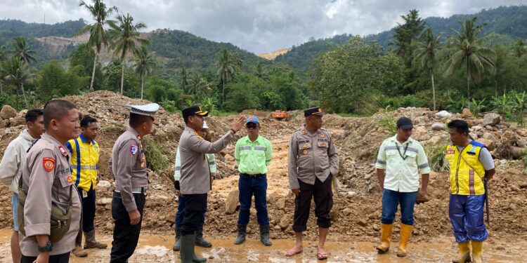 Gerak Cepat, AKBP Irwanto Tinjau Lokasi Bencana Banjir di Kecamatan Lolayan