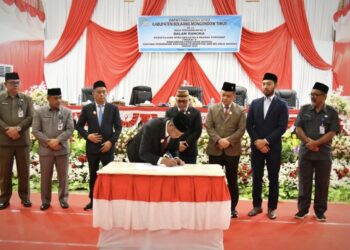 Bupati Oskar Manoppo Hadiri Paripurna Persetujuan Ranperda APBD-P 2025