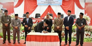 Bupati Oskar Manoppo Hadiri Paripurna Persetujuan Ranperda APBD-P 2025