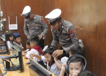 Polisi Sahabat Anak, Sat Lantas Polres Kotamobagu “Patroli Bareng” TK Adven Minsel