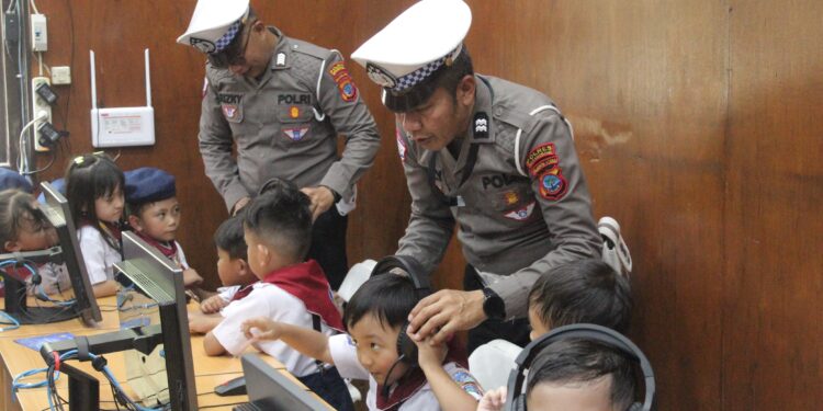 Polisi Sahabat Anak, Sat Lantas Polres Kotamobagu “Patroli Bareng” TK Adven Minsel