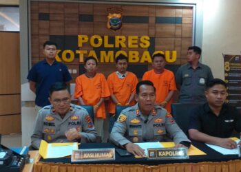 Didampingi Kompol Romel Pontoh dan Iptu Waafi, Kapolres Kotamobagu Sampaikan Kronologis Kasus Penggelapan 6 Unit Mobil