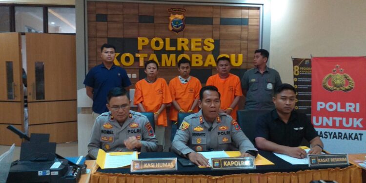 Didampingi Kompol Romel Pontoh dan Iptu Waafi, Kapolres Kotamobagu Sampaikan Kronologis Kasus Penggelapan 6 Unit Mobil