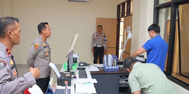 AKBP Irwanto Tinjau Langsung Pelayanan di SPKT Polres Kotamobagu