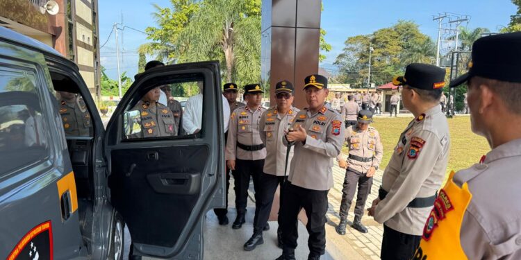 Didampingi Kompol Romel Pontoh, AKBP Irwanto Serahkan Kendaraan Operasional Pamapta Polres Kotamobagu
