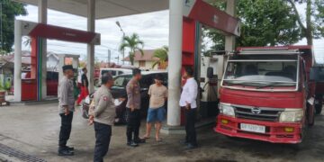 IPDA Magenda Dimas Andrianto Pimpin Langsung Penertiban Kendaraan di SPBU Pontodon