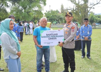 AKBP Irwanto Serahkan Bantuan UMKM di Peringatan Hari Sumpah Pemuda ke-97