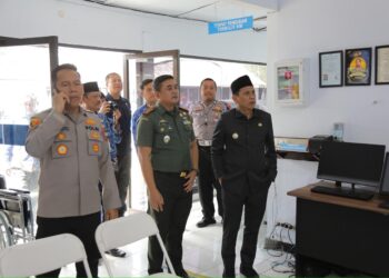 Solid, AKBP Irwanto & Letkol Fahmil Harris Dampingi Walikota Kotamobagu di Ruang Pelayanan SIM