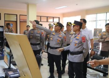 AKBP Irwanto & Kompol Romel Pontoh Dampingi Wakapolda Sulut Tinjau Call Center 110 SPKT Polres Kotamobagu