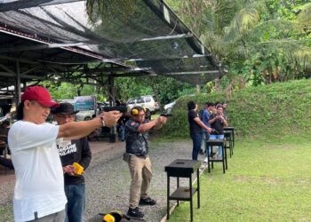 AKBP Golfried Hasiholan Pimpin Langsung Personel Polres Boltim Latihan Menembak