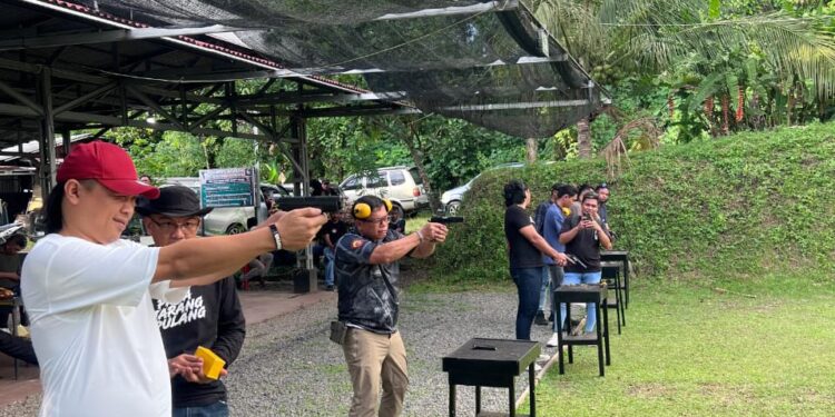 AKBP Golfried Hasiholan Pimpin Langsung Personel Polres Boltim Latihan Menembak