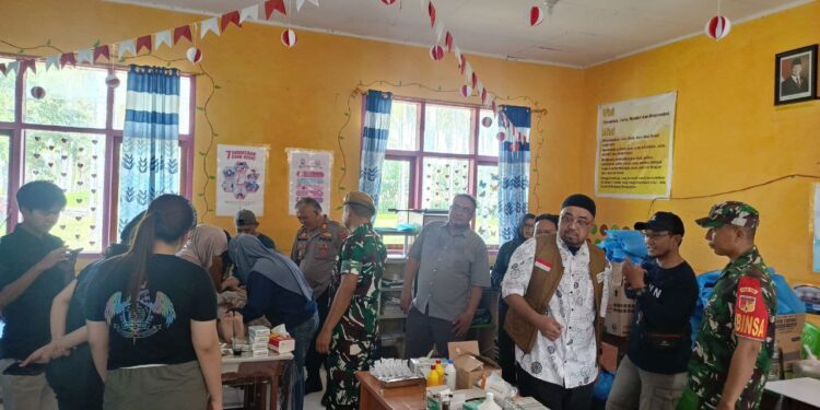 Kodim 1303/Bolmong Kirimkan Prajurit Bantu Kegiatan Khitanan Massal di Lolak