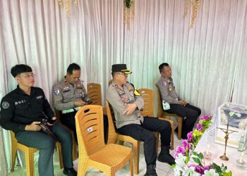 Kompol Romel Pontoh Melayat ke Rumah Duka Anggota Polres Kotamobagu