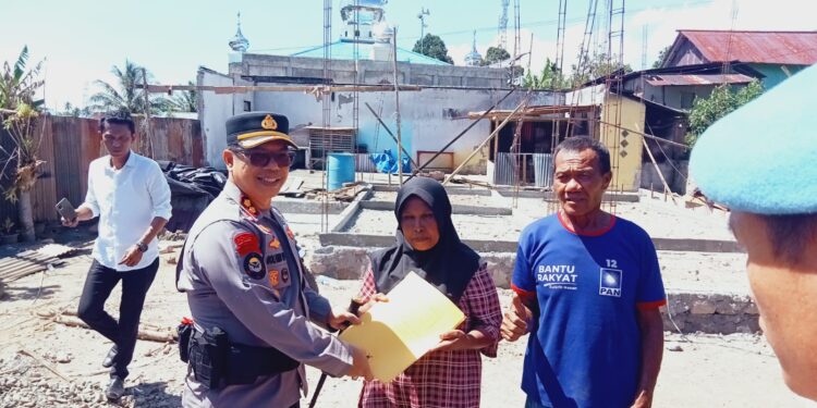 Langkah Nyata AKBP Golfried Hasiholan Ringankan Beban Warga Pasca Musibah Kebakaran di Modayag