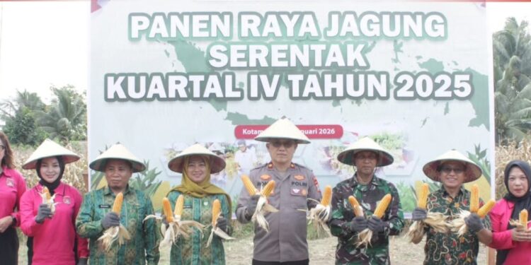 Kompol Romel Pontoh Pimpin Panen Raya Jagung Polres Kotamobagu
