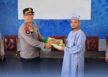 Peduli Korban Banjir, AKBP Golfried Hasiholan Serahkan Bantuan ke Warga Paret