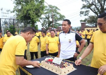 Bukan Sanksi Tapi Kue Ultah, Kapolres Irwanto & Wakapolres Romel Pontoh Ubah Ketegangan Jadi Selebrasi Hangat