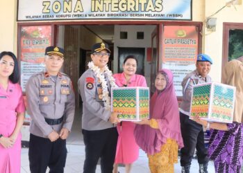 Disambut Tarian Dana-Dana, AKBP Golfried Hasiholan Bawa Semangat Baru di Mapolsek Nuangan