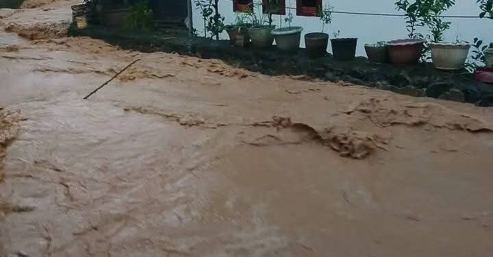 Bakan Kembali Banjir, Jeritan Warga: “Tolong Kami Pak Bupati, Evaluasi Tambang Emas PT JRBM