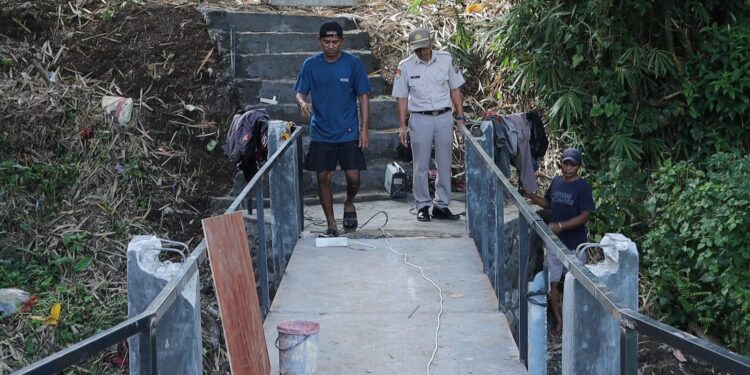 Jembatan MOTABI, Hadiah Ramadhan Kapolres Kotamobagu untuk Anak Sekolah dan Jamaah Masjid
