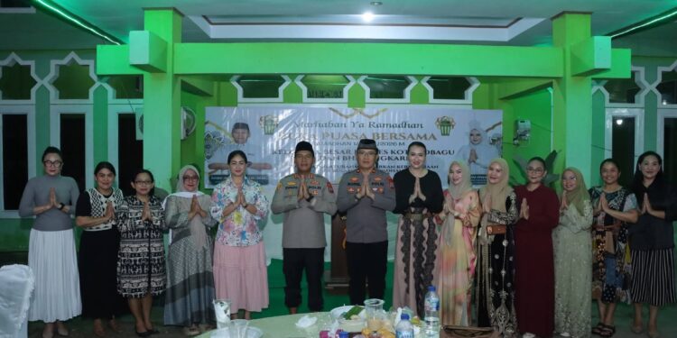 Kompak, Kapolres dan Wakapolres Kotamobagu Rajut Kebersamaan di Masjid Al-Mustaqim: ‘Ramadan Momentum Pererat Silaturahmi’