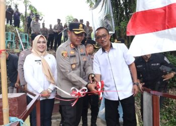 Didampingi Wakapolres Romel Pontoh, Kapolres Irwanto Resmikan Jembatan MOTABI, Berkah Ramadhan Untuk Masyarakat Biga