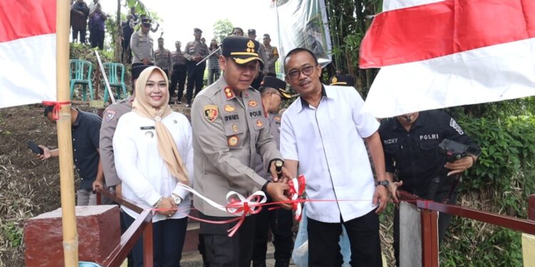 Didampingi Wakapolres Romel Pontoh, Kapolres Irwanto Resmikan Jembatan MOTABI, Berkah Ramadhan Untuk Masyarakat Biga